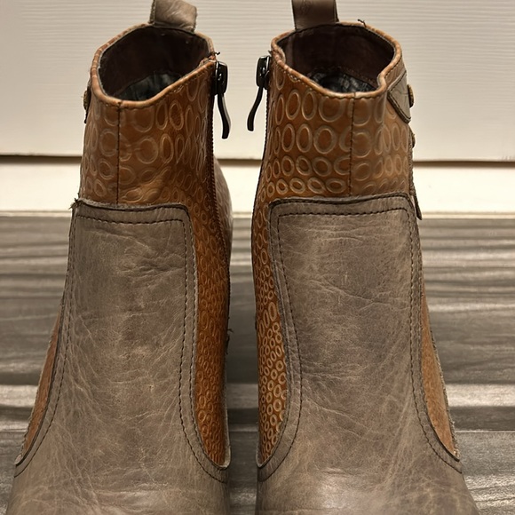 L'Artiste by Spring Step Dramatic Boot - Picture 8 of 15